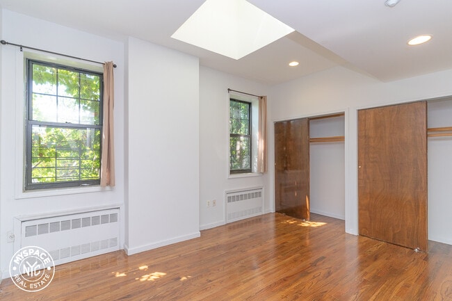 Building Photo - 68-10 58th Ave