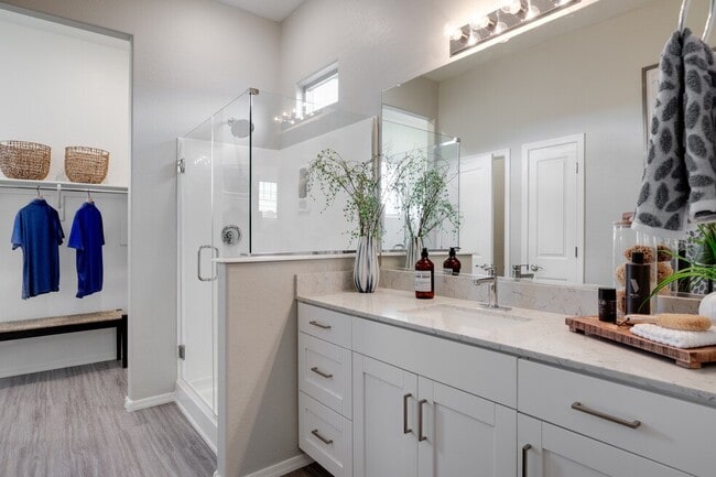 Building Photo - Vlux at Queen Creek