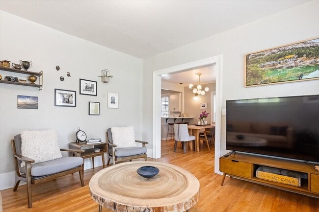 Building Photo - 322 W Lawrence St