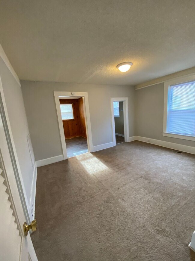 Foto del edificio - 2 bed 1 bath single family home newly remolded