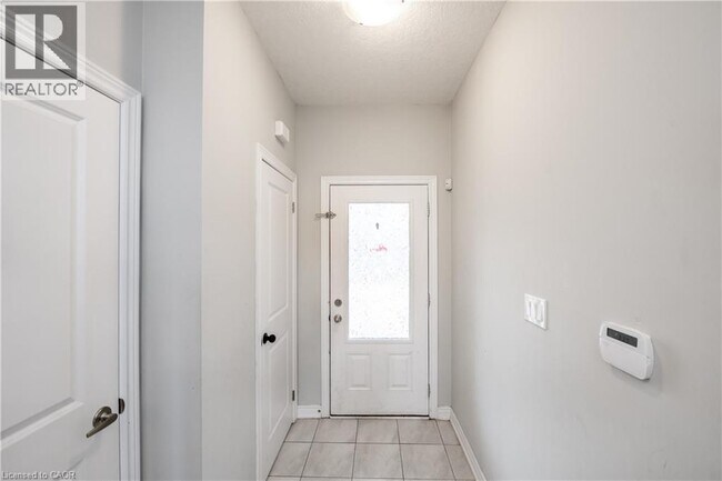 Building Photo - 12 Mockingbird Ln