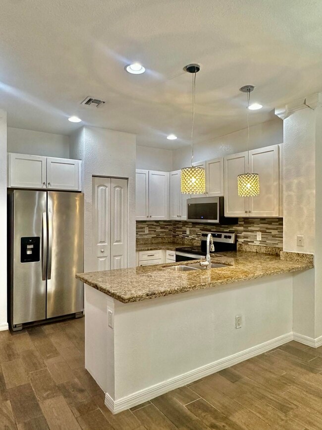 Building Photo - 1132 Vermilion Dr