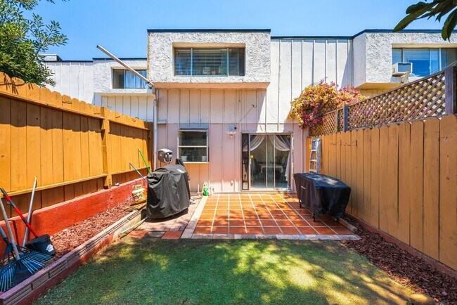 Foto del edificio - Charming 3-Bedroom Home in Gated South Par...