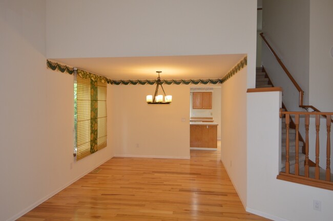 Building Photo - Beautiful NE Tacoma Home.