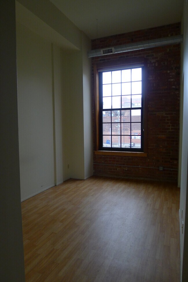 Building Photo - 6200 2nd Ave