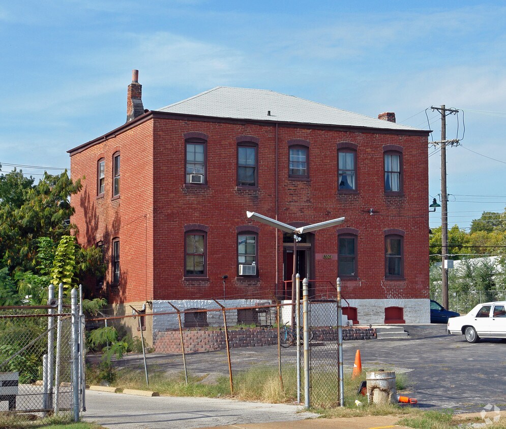 Primary Photo - 8605 S Broadway