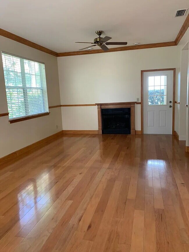 Foto del edificio - Spacious 4 bedroom house with 2.5 baths in desirable gated LaCita neighborhood