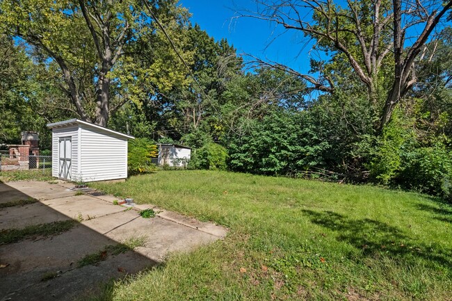 Building Photo - Section 8 Only! Incredible Opportunity to ...