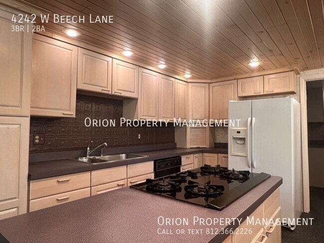 Building Photo - 4242 W Beech Ln