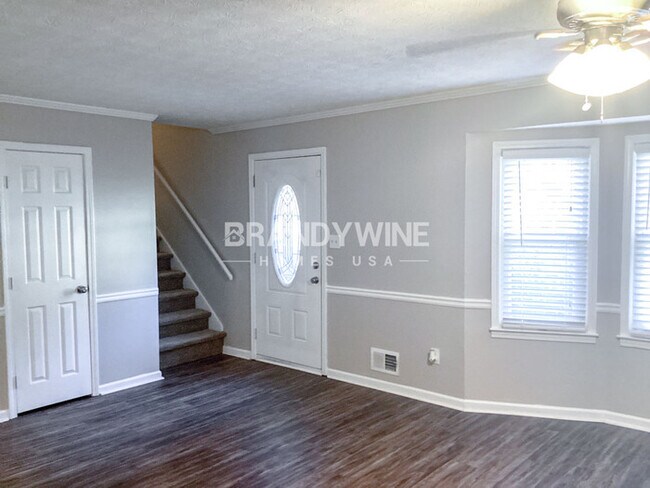 Building Photo - 2122 Tiffany Ln