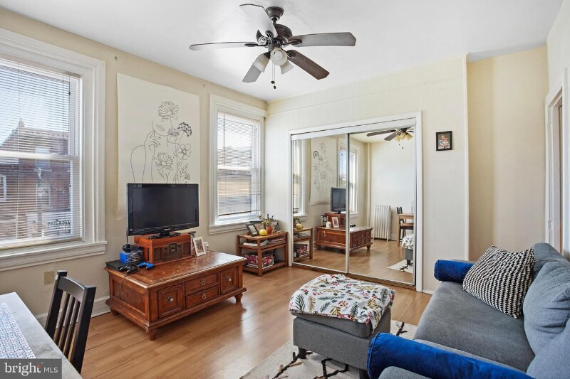 Primary Photo - 2947 W Girard Ave