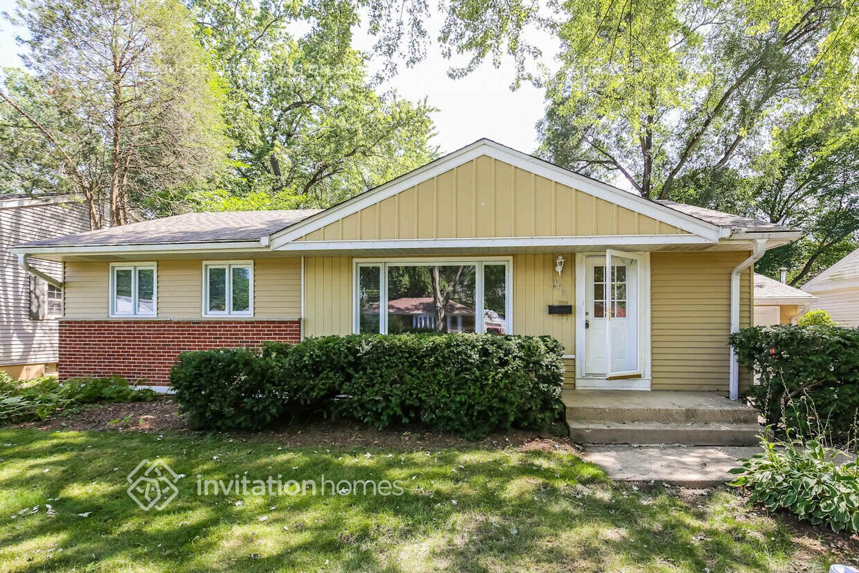 Primary Photo - 407 N Derbyshire Ave