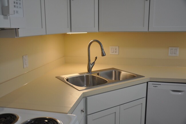 Building Photo - winchester duplex #2