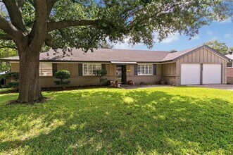 Building Photo - 6728 Victoria Ave