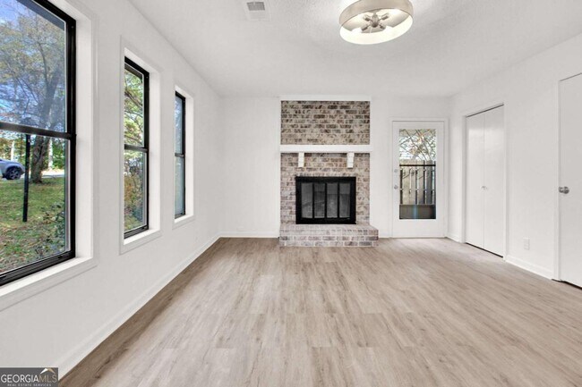 Building Photo - 1010 Mathews Ct