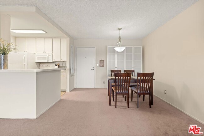 Foto del edificio - 7765 W 91st St