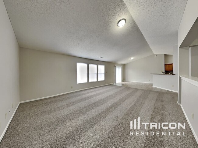 Foto del edificio - 1230 Redwood Dr