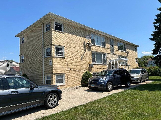 Building Photo - 7855 Natoma Ave