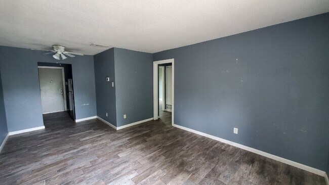 Building Photo - Apartment Near Irving Hospital District