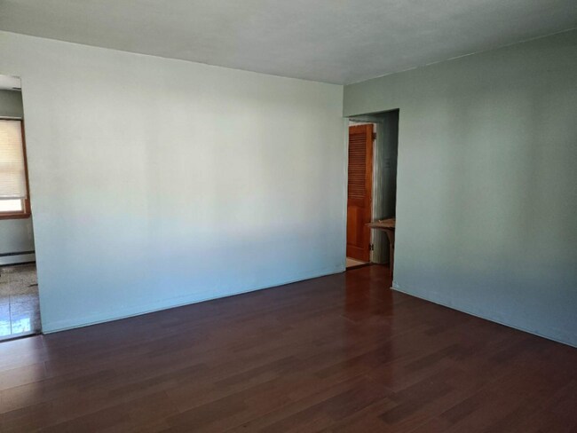 Foto del edificio - 12 Mercury Rd