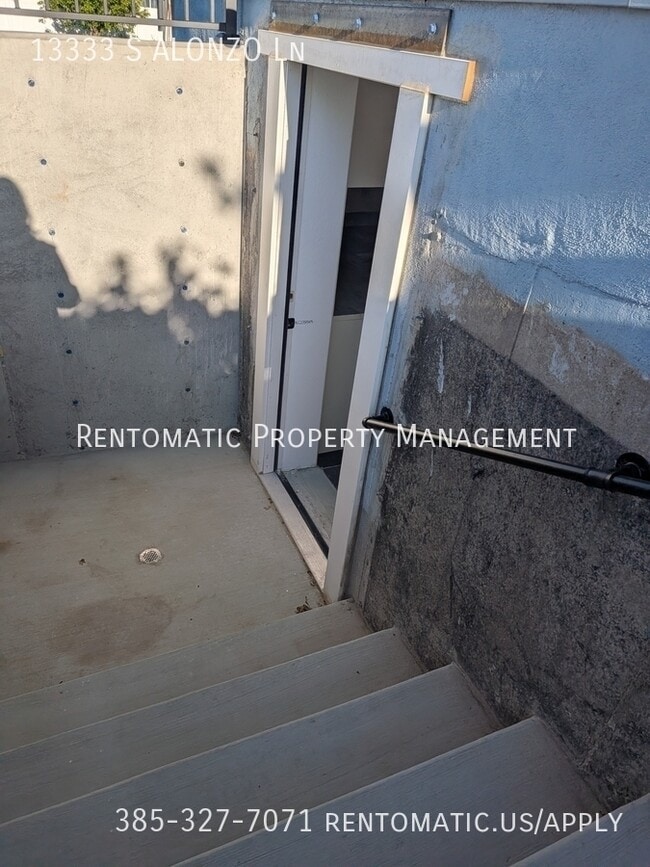 Building Photo - 13333 Alonzo Ln