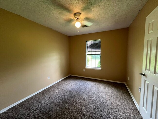 Building Photo - Renovated 3 Bedroom 1.5 Bath Home for Rent!!