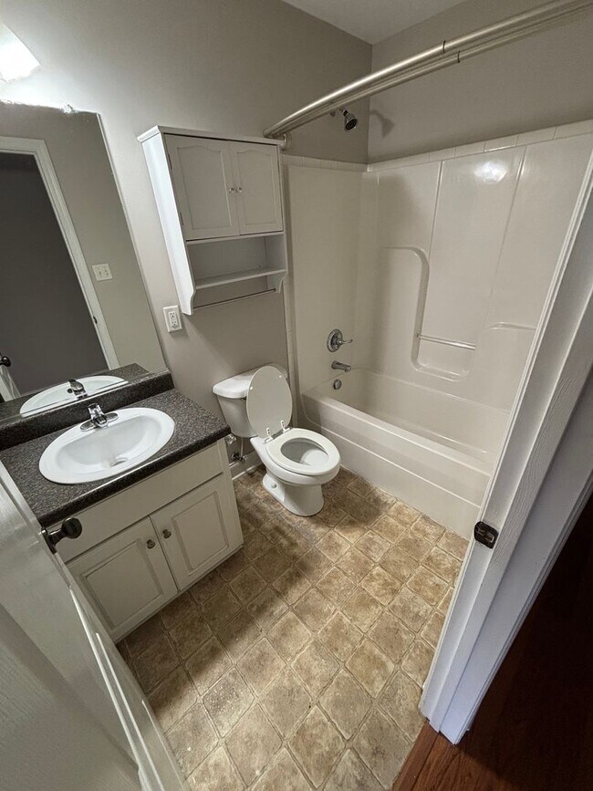 Building Photo - 945 Bryan Cir