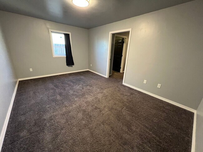 Foto del edificio - 48 41 Ave NW
