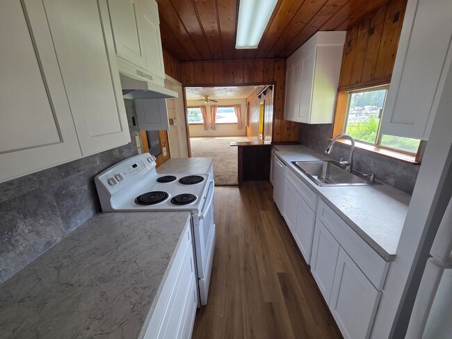 Building Photo - 252 Bayview Blvd