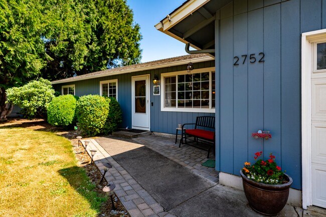 Foto del edificio - 4 bedroom 2 bathroom Home in Albany