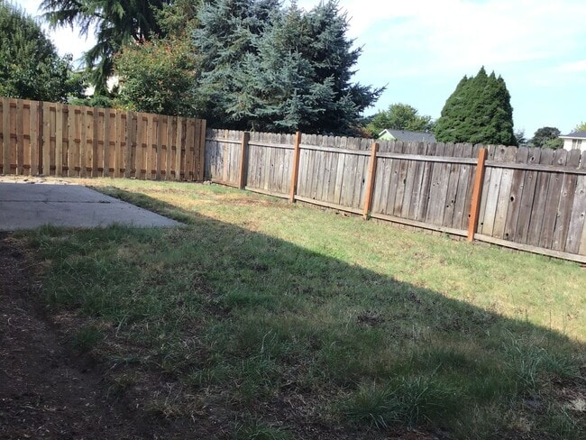 Building Photo - Silverton Duplex #13146