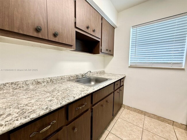 Foto del edificio - 206 SE 9th Ct