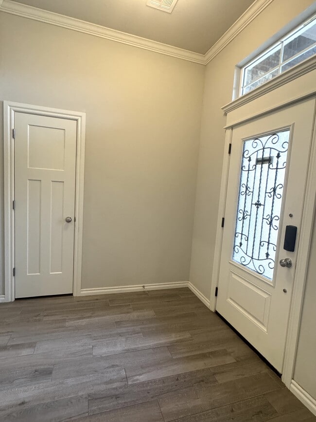 Building Photo - 9009 Yassir Blvd