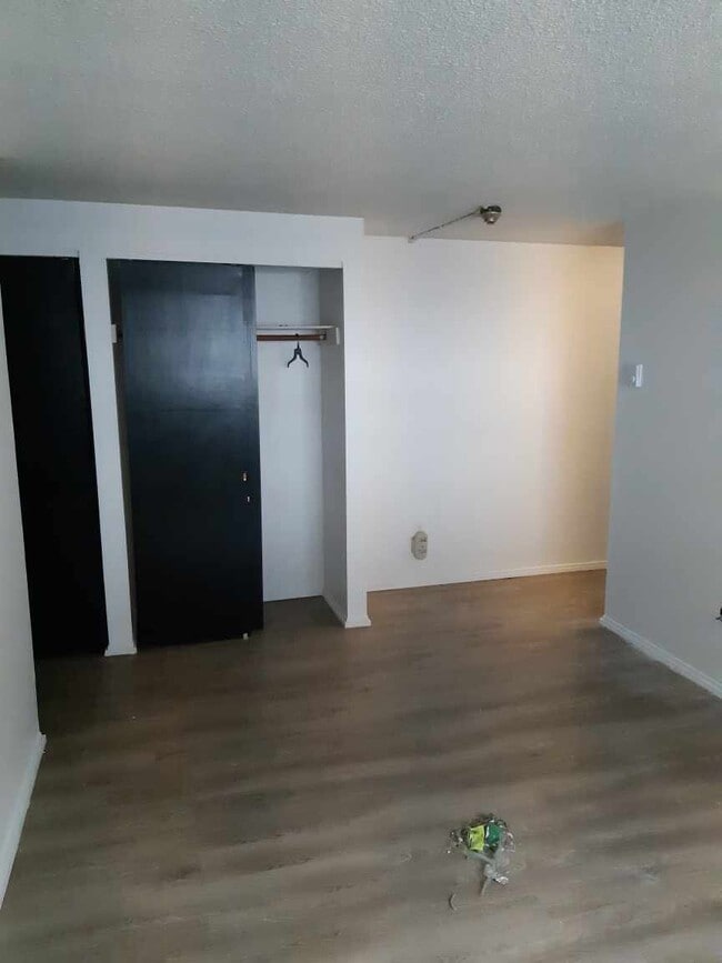 Building Photo - 434 Palace Rd