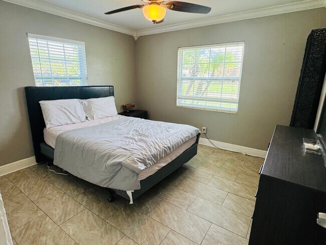 Foto del edificio - 2710 W Grace St