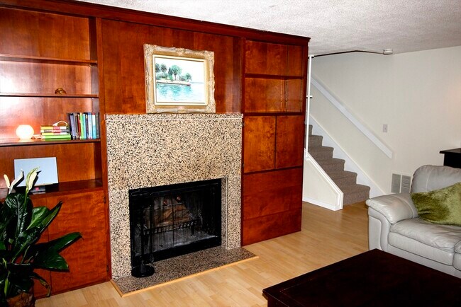 Building Photo - 532 Old Stone Brook