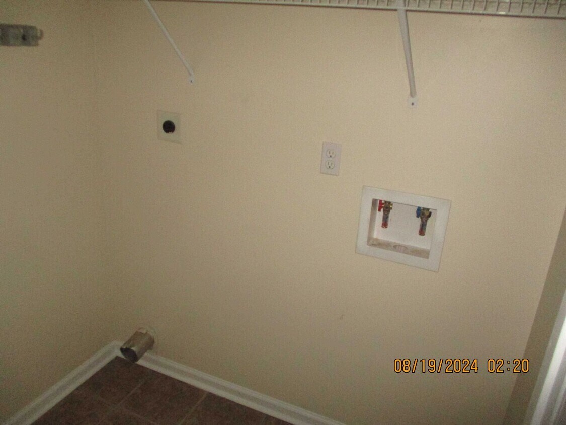 Foto del edificio - 223 Glade Ln