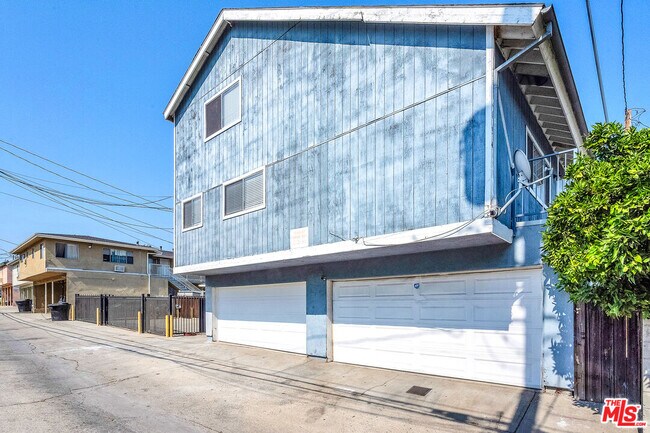 Foto del edificio - 7343 Comstock Ave