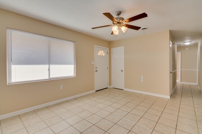 Building Photo - Charming 3 Bedroom, Available Now