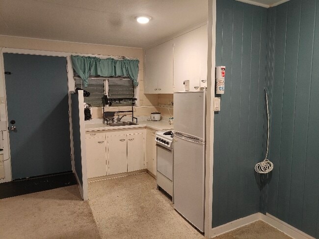 Building Photo - 821 Kinau St