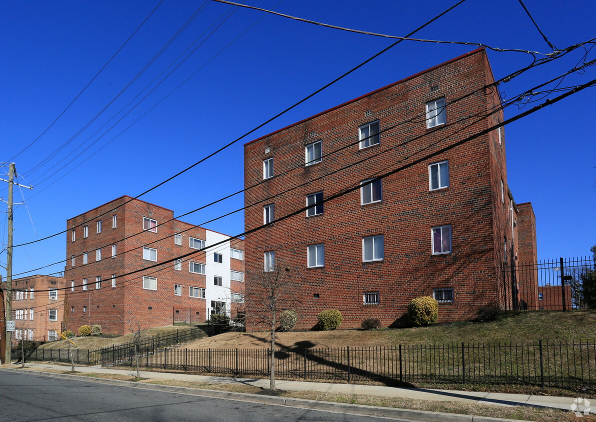 Primary Photo - 10 Halley Pl SE