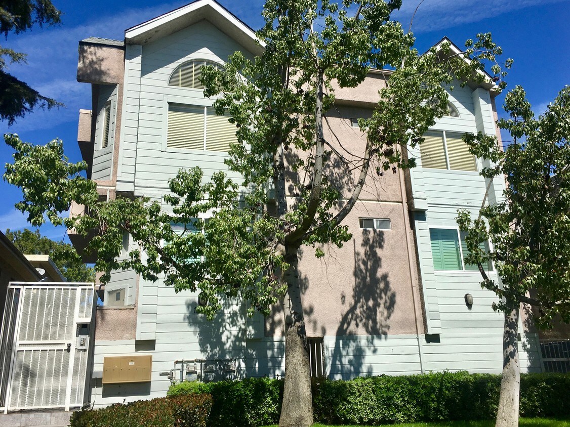 13509 Burbank Blvd, Los Angeles, CA 91401 Condo for Rent in Los