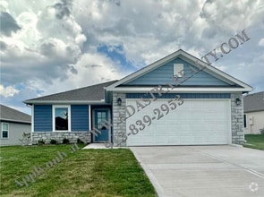 Building Photo - 592 W Lanesfield St
