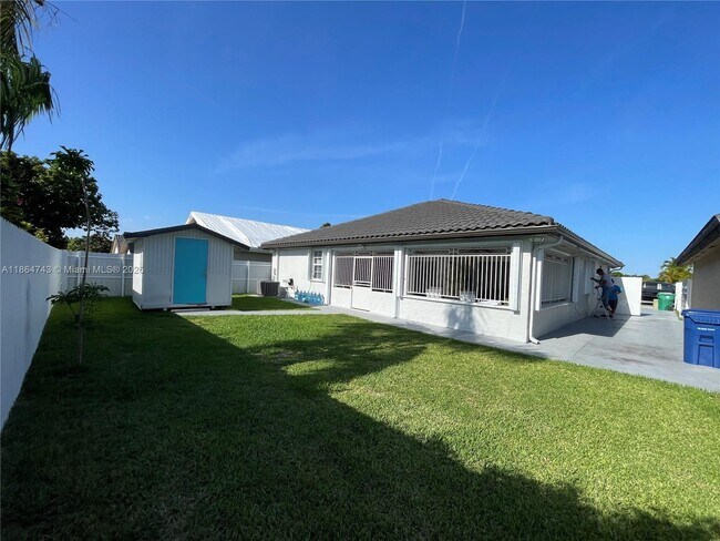 Building Photo - 5500 SW 142nd Pl