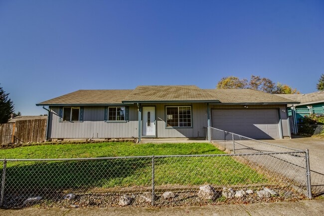 Building Photo - 3 bedroom 2 Bath Single Level on Large Lot