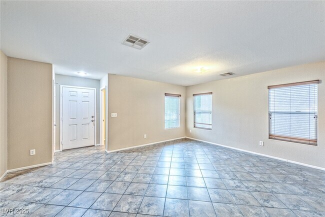 Building Photo - 670 Port Talbot Ave