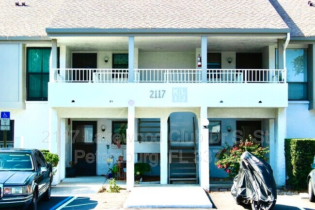 Building Photo - 2117 Lakewood Club Dr S