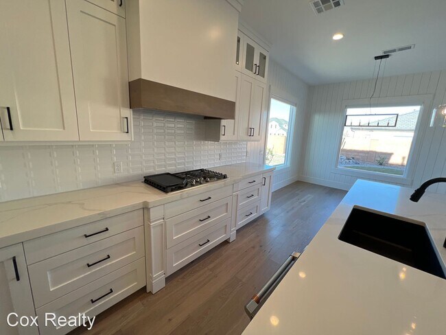 Building Photo - 5 br, 4 bath House - 397 E 4290 S