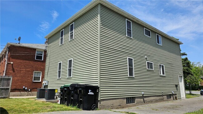 Foto del edificio - 1377 Sheridan Dr