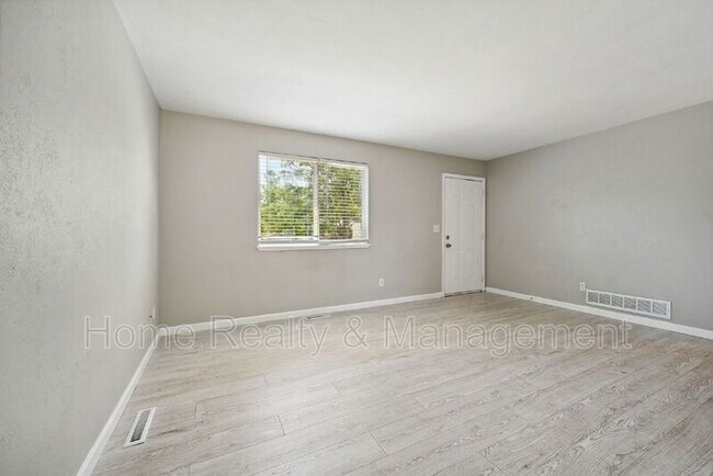 Foto del edificio - 10444 Hoyt Ct